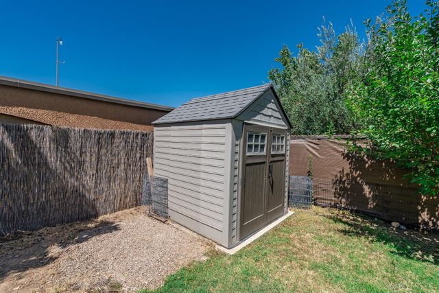 7082 E Ramona Way, Fresno, CA 93737