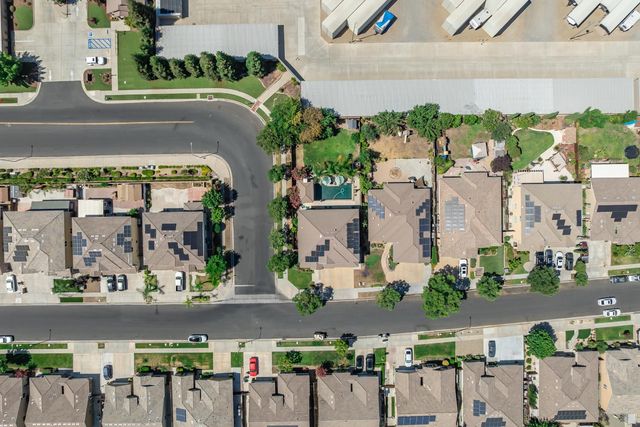 7082 E Ramona Way, Fresno, CA 93737