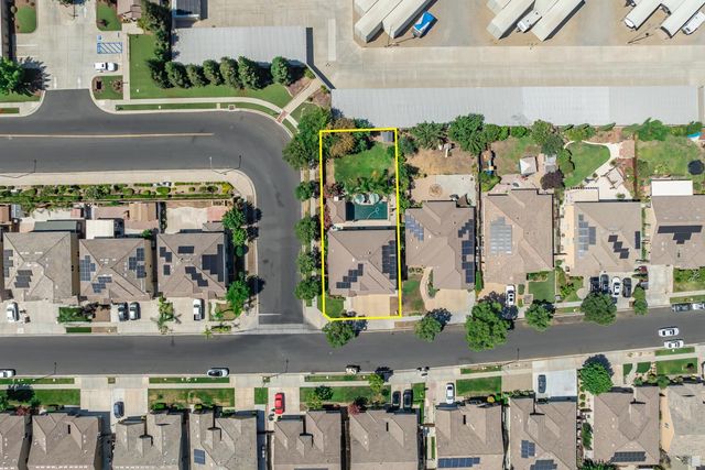 7082 E Ramona Way, Fresno, CA 93737
