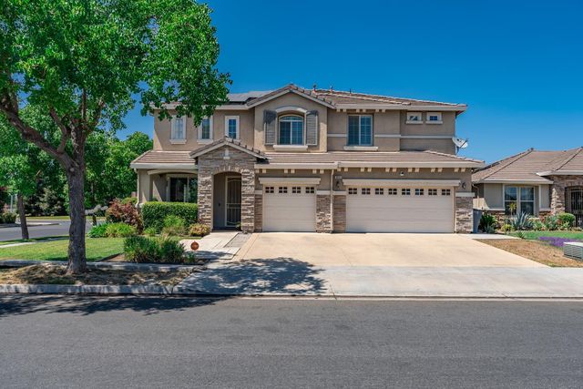 7082 E Ramona Way, Fresno, CA 93737