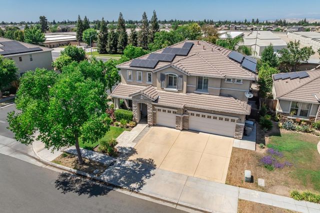 7082 E Ramona Way, Fresno, CA 93737