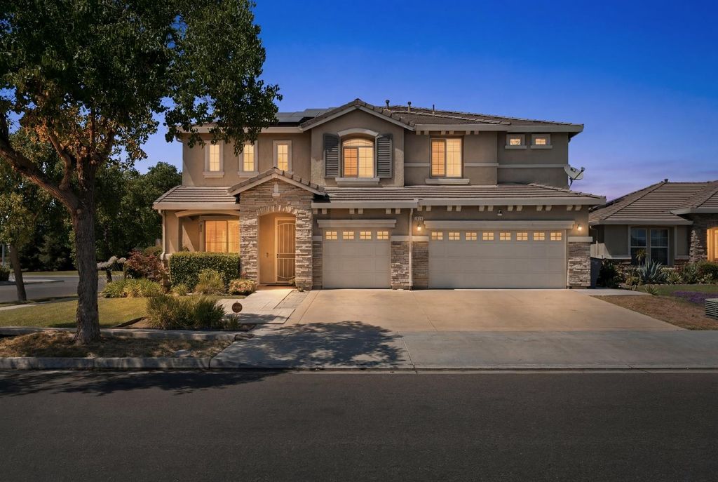 7082 E Ramona Way, Fresno, CA 93737
