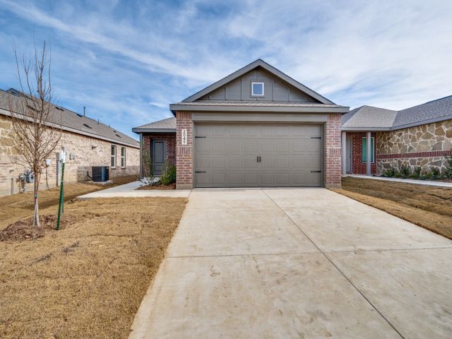 2045 Belgian Drive, Aubrey, TX 76227