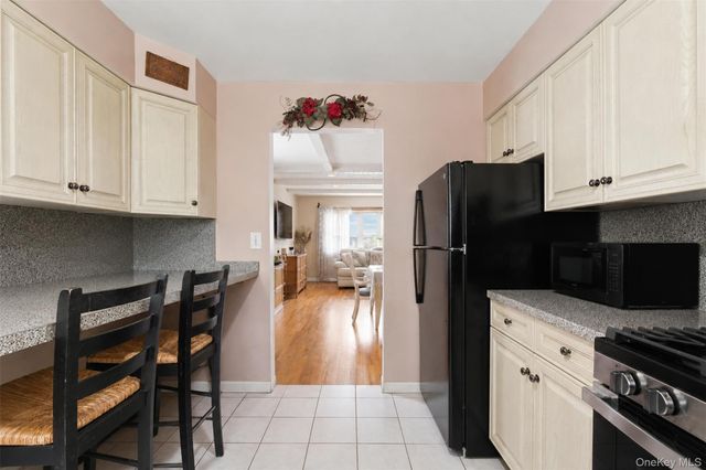 325 Glenbrook Avenue, Yonkers, NY 10705