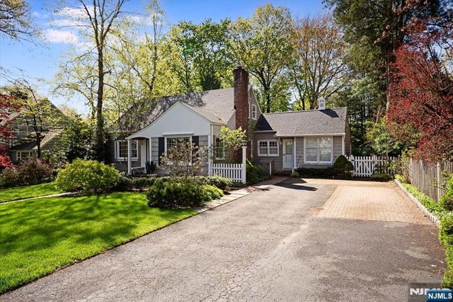 60 Oak Avenue, Tenafly, NJ 07670