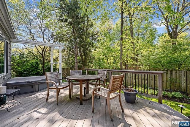 60 Oak Avenue, Tenafly, NJ 07670