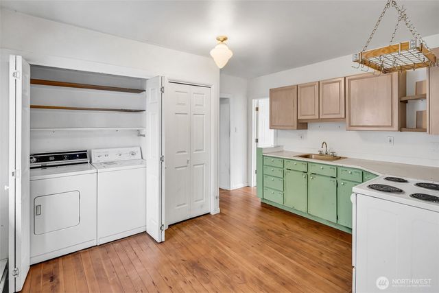 831 NW 52nd Street, Seattle, WA 98107