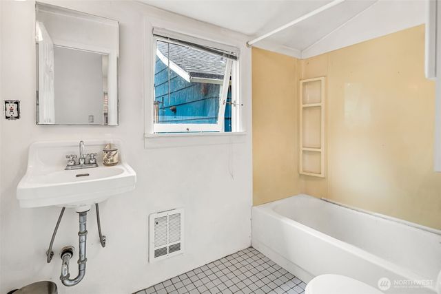 831 NW 52nd Street, Seattle, WA 98107