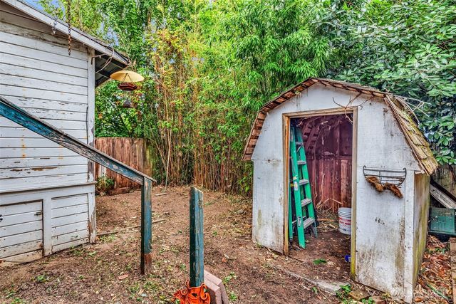 831 NW 52nd Street, Seattle, WA 98107