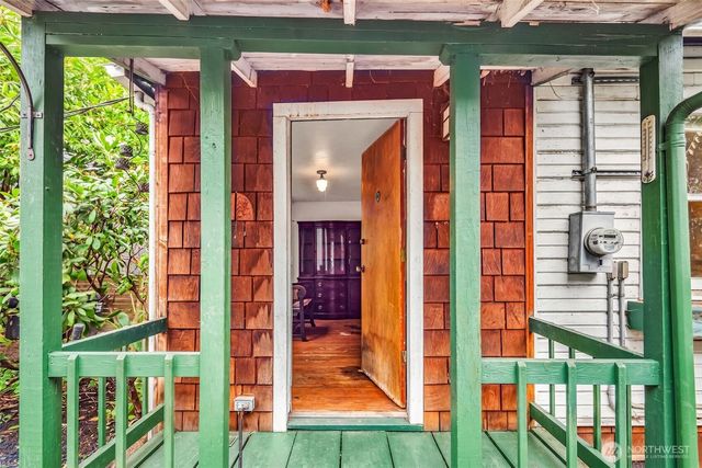 831 NW 52nd Street, Seattle, WA 98107