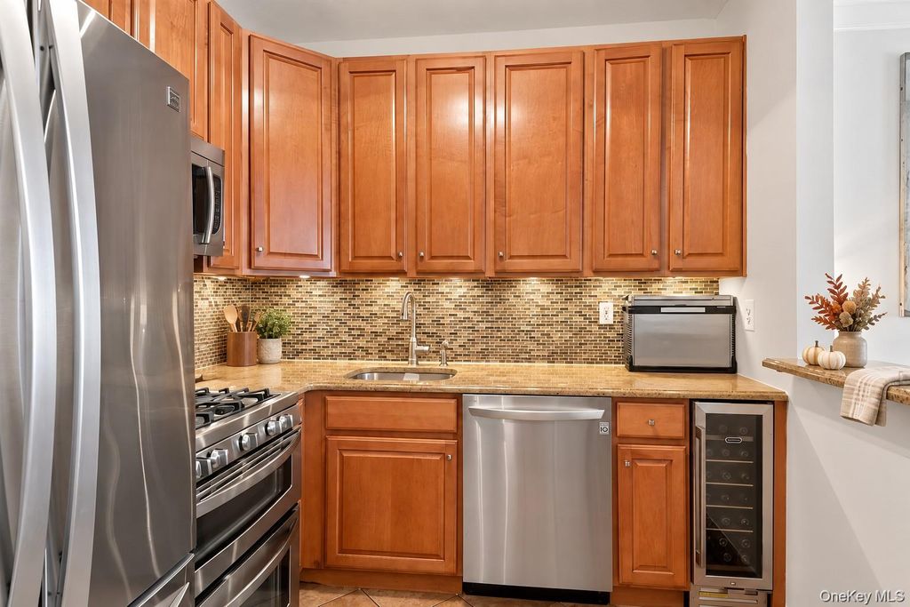 126 Beacon Lane, Bronx, NY 10473 — photo 3