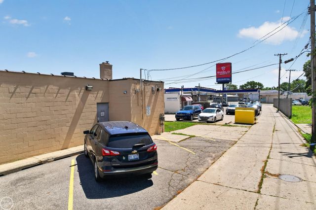 22655 S Chrysler Drive, Hazel Park, MI 48030