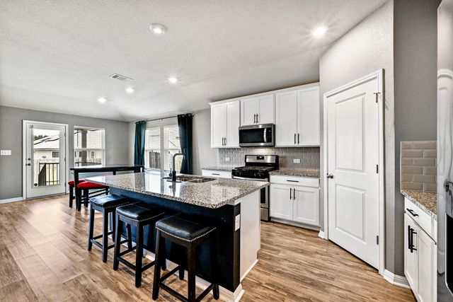 114 Grasslands TRL, Hutto, TX 78634