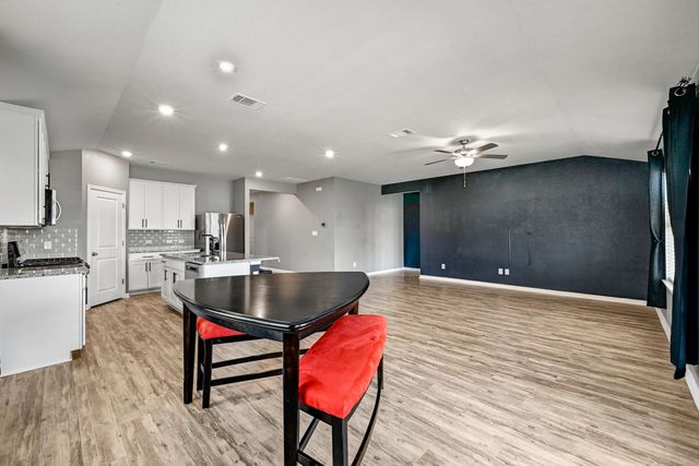 114 Grasslands TRL, Hutto, TX 78634