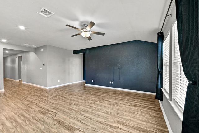 114 Grasslands TRL, Hutto, TX 78634
