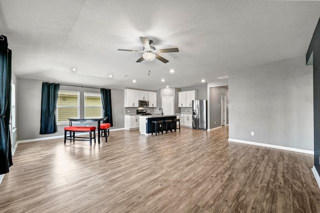 114 Grasslands TRL, Hutto, TX 78634
