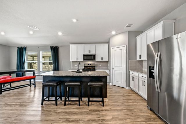 114 Grasslands TRL, Hutto, TX 78634