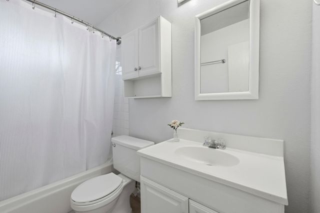 1157 School St, Suisun City, CA 94585