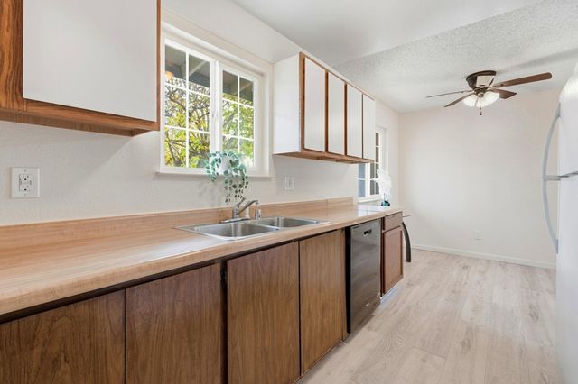 1157 School St, Suisun City, CA 94585