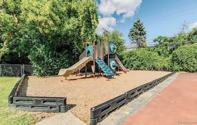 24600 Olde Orchard Street, Novi, MI 48375