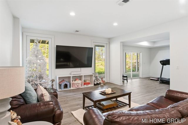6467 118th Avenue, Fennville, MI 49408