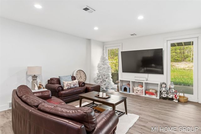 6467 118th Avenue, Fennville, MI 49408