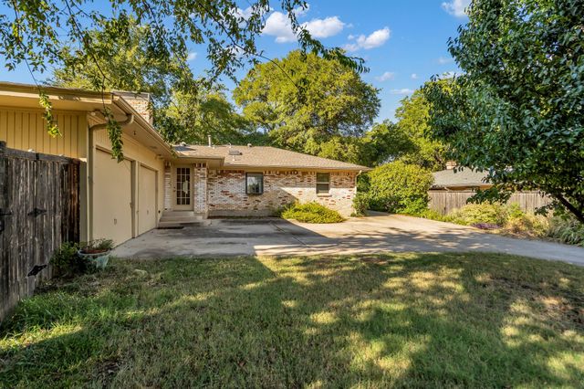 2972 Maydelle Lane, Farmers Branch, TX 75234