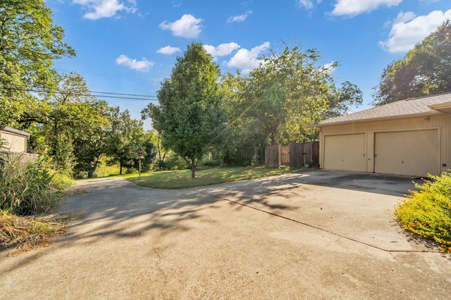 2972 Maydelle Lane, Farmers Branch, TX 75234