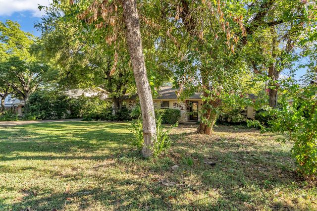 2972 Maydelle Lane, Farmers Branch, TX 75234