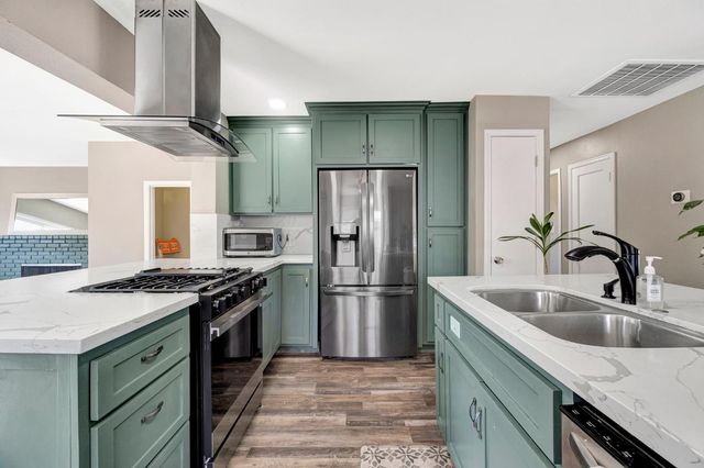 4002 Kenmore Drive N, Fresno, CA 93703