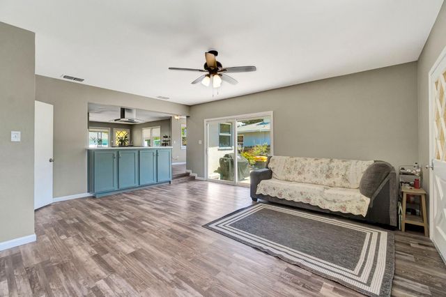 4002 Kenmore Drive N, Fresno, CA 93703
