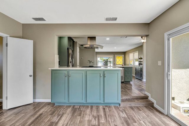 4002 Kenmore Drive N, Fresno, CA 93703