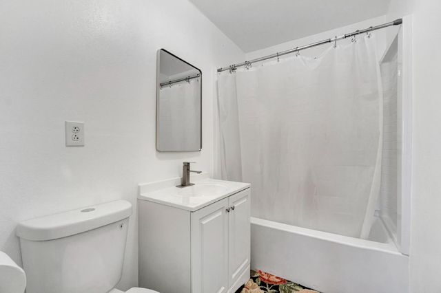 4002 Kenmore Drive N, Fresno, CA 93703