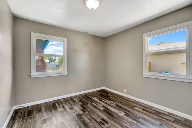4002 Kenmore Drive N, Fresno, CA 93703