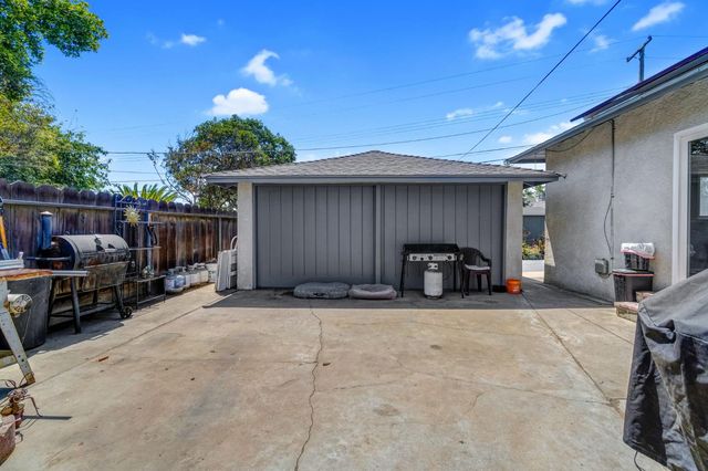 4002 Kenmore Drive N, Fresno, CA 93703