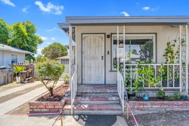 4002 Kenmore Drive N, Fresno, CA 93703
