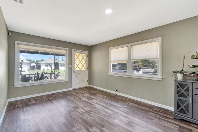4002 Kenmore Drive N, Fresno, CA 93703