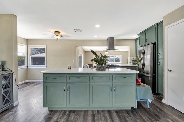 4002 Kenmore Drive N, Fresno, CA 93703