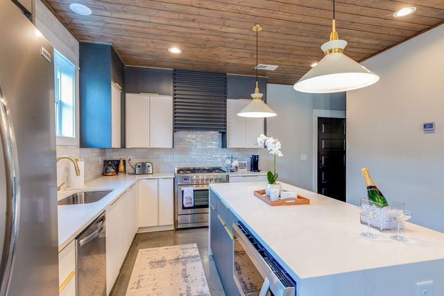 613 21st Ave, N, Nashville, TN 37203