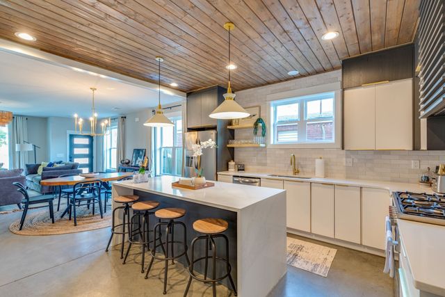 613 21st Ave, N, Nashville, TN 37203