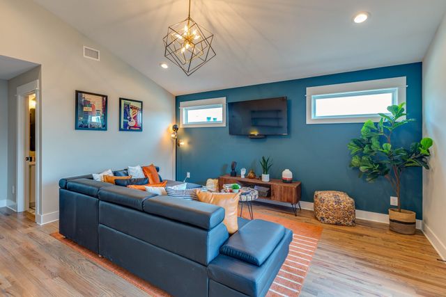 613 21st Ave, N, Nashville, TN 37203