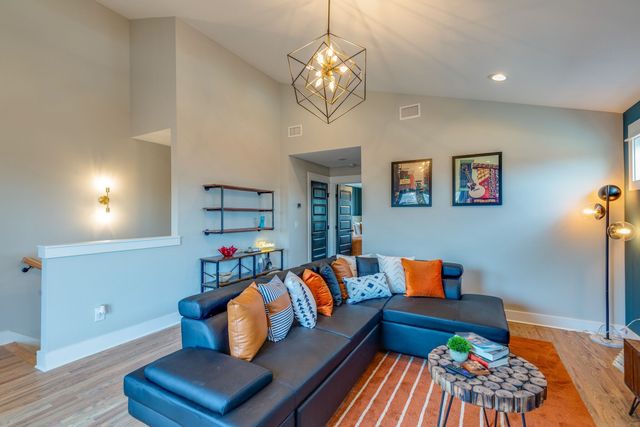 613 21st Ave, N, Nashville, TN 37203