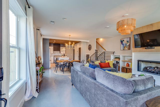 613 21st Ave, N, Nashville, TN 37203