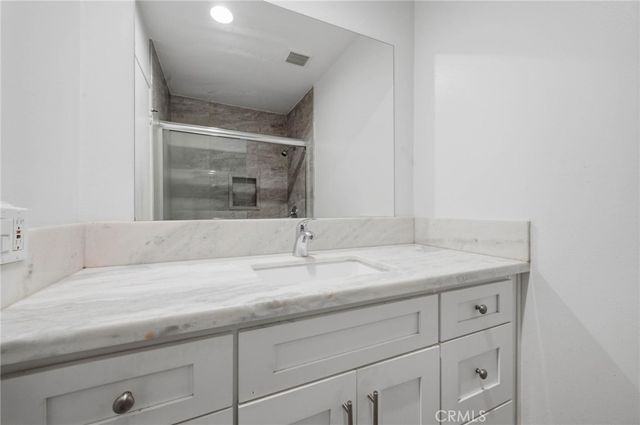 18620 Hatteras Street 206, Tarzana, CA 91356