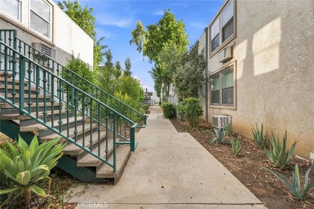 18620 Hatteras Street 206, Tarzana, CA 91356
