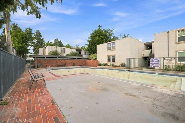 18620 Hatteras Street 206, Tarzana, CA 91356