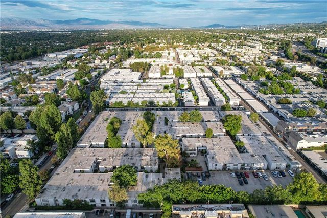 18620 Hatteras Street 206, Tarzana, CA 91356