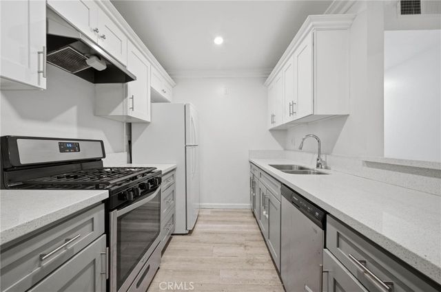 18620 Hatteras Street 206, Tarzana, CA 91356