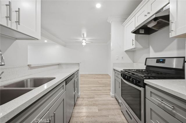 18620 Hatteras Street 206, Tarzana, CA 91356