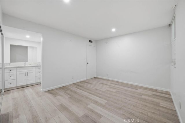 18620 Hatteras Street 206, Tarzana, CA 91356